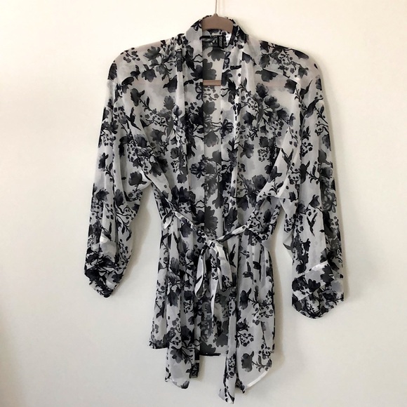 3 for 25🌿 Lightweight Floral Sheer Kimono Size S - Picture 2 of 4